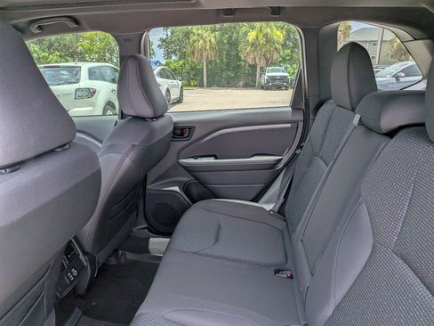 Used 2025 Subaru Forester Premium AWD/4WD image 14