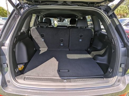 New 2025 Jeep Grand Cherokee Altitude image 11