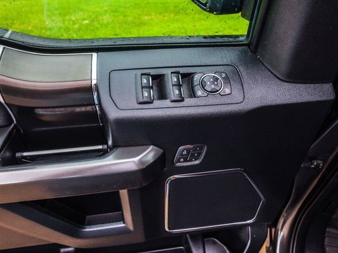 Used 2019 Ford F150 Lariat w/ Equipment Group 502A Luxury AWD/4WD image 41