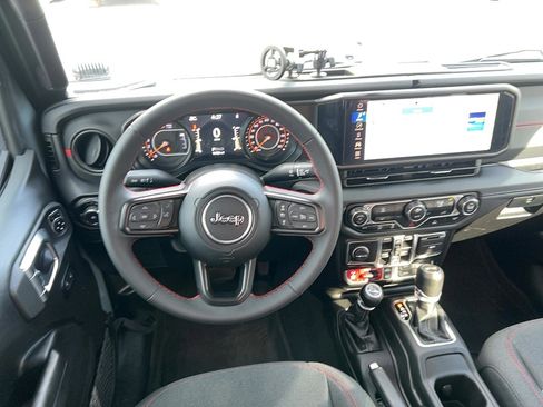 Used 2024 Jeep Wrangler Unlimited Rubicon image 16