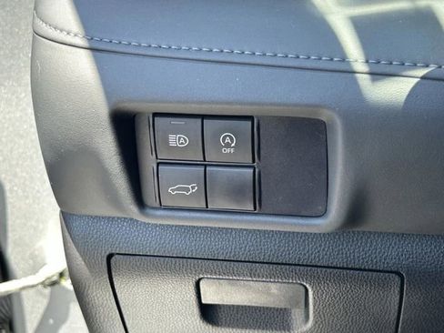 Used 2023 Toyota Highlander XLE FWD image 29