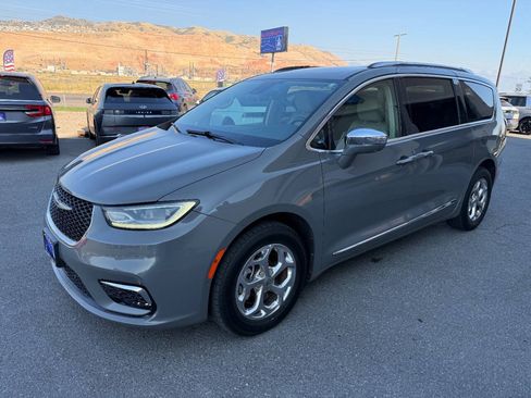 Used 2021 Chrysler Pacifica Limited w/ Premium & Safety Sphere Group AWD/4WD image 2