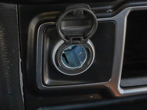 Used 2022 Jeep Gladiator Sport image 18