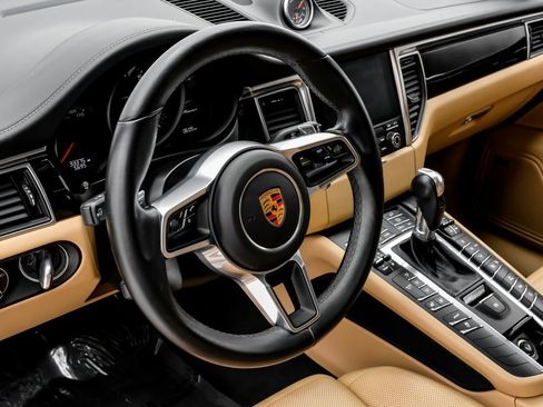 Used 2018 Porsche Macan image 15