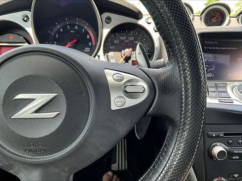 Used 2018 Nissan 370Z Touring RWD image 8