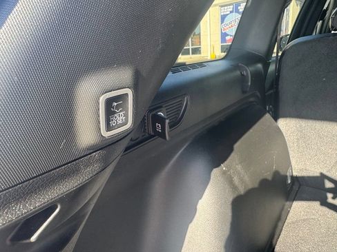 Used 2023 Jeep Grand Cherokee Altitude AWD/4WD image 12