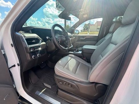 Used 2025 GMC Yukon Elevation w/ LPO, Floor Liner Package RWD image 11