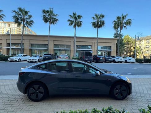 Used 2023 Tesla Model 3 Standard Range image 9