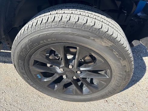 Used 2023 Jeep Wrangler Unlimited Sahara w/ Cold Weather Group image 32