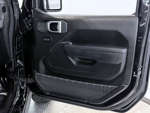 Certified 2024 Jeep Wrangler Willys image 17