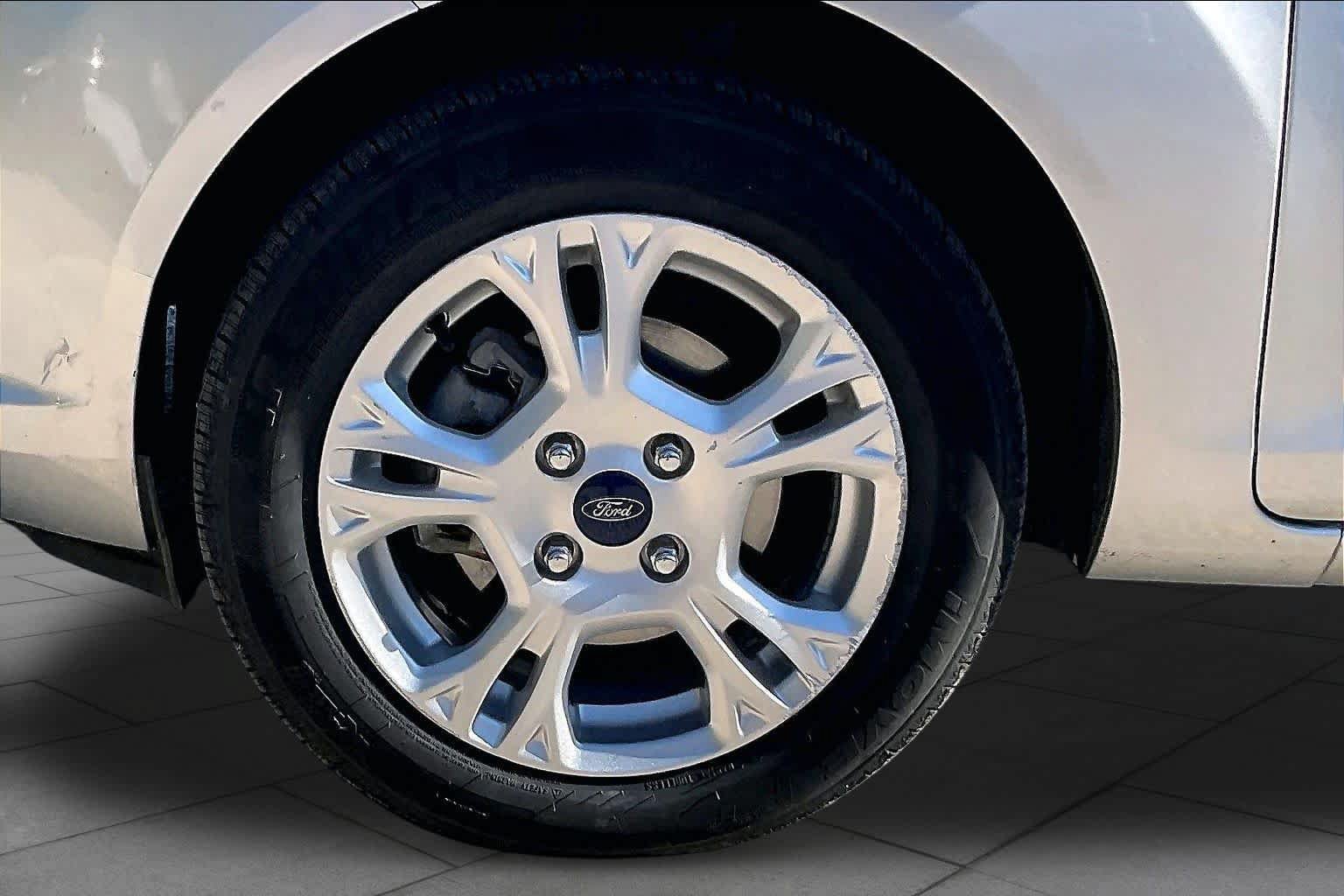 Used 2015 Ford Fiesta SE FWD image 11