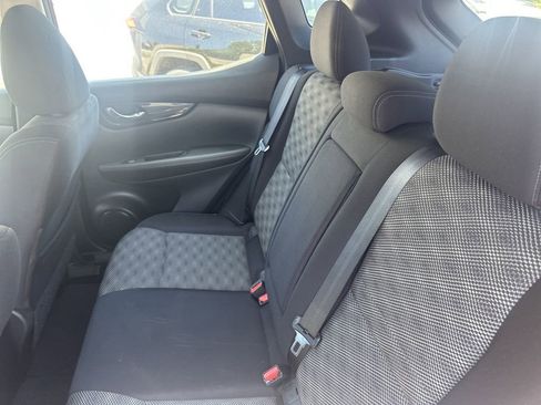 Used 2020 Nissan Rogue Sport SV FWD image 12