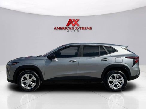 Used 2025 Chevrolet Trax LS w/ Driver Confidence Package FWD image 2