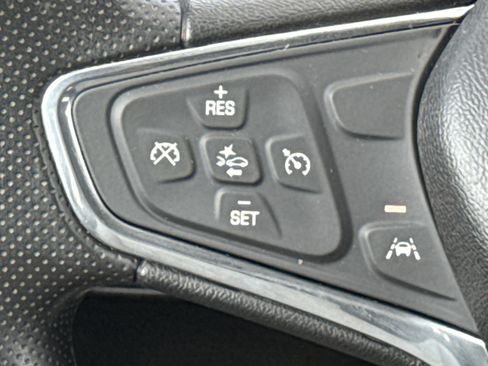 Used 2020 Chevrolet Equinox LT FWD image 19