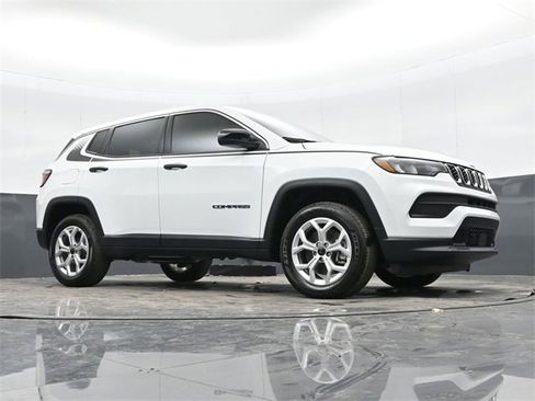 Used 2025 Jeep Compass Sport w/ Mopar Graphics Package image 41