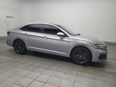 Used 2022 Volkswagen Jetta SE w/ Panoramic Sunroof Package FWD image 11