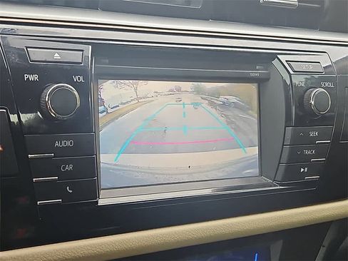 Used 2015 Toyota Corolla LE image 14