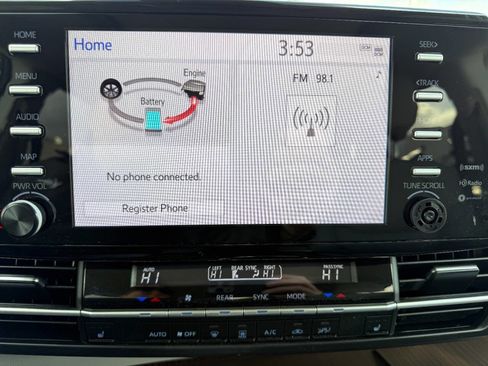 Used 2023 Toyota Sienna XLE image 40