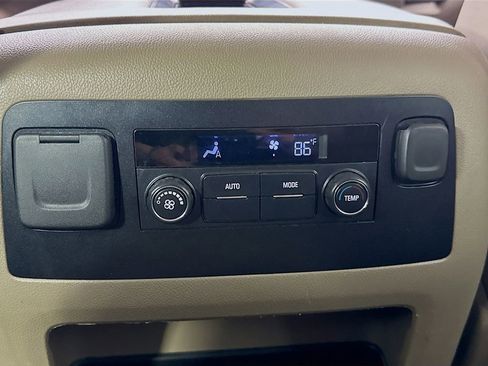 Used 2020 GMC Yukon XL SLT image 27