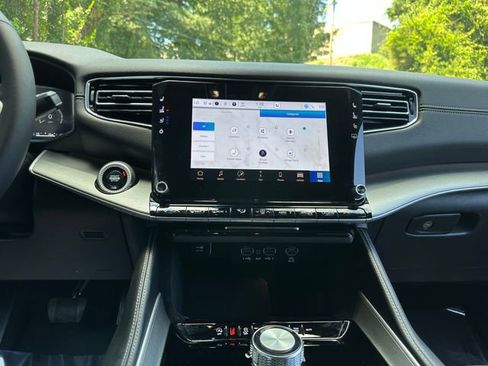 Used 2025 Jeep Wagoneer Series II image 19