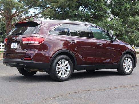 Used 2016 Kia Sorento LX w/ LX Convenience Package AWD/4WD image 5