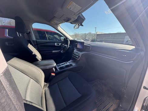 Used 2023 Ford Explorer XLT image 9
