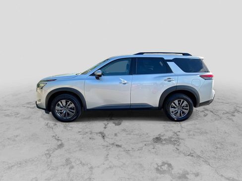 Used 2024 Nissan Pathfinder SV AWD/4WD image 5