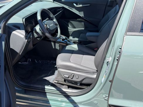 Used 2025 Kia Niro Wind FWD image 13