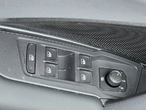 New 2026 Volkswagen Tiguan SE image 23