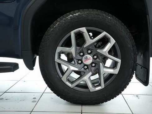 Used 2022 GMC Sierra 1500 SLT w/ X31 Off-Road Package image 11