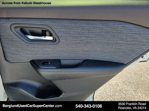 Used 2023 Nissan Rogue SV image 18