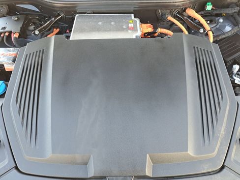 Used 2024 Audi SQ8 e-tron Premium Plus w/ Black Optic Package image 33