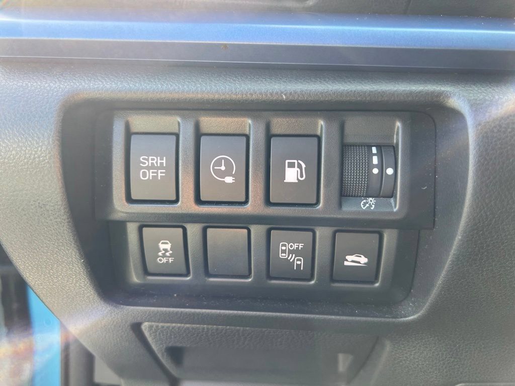 Used 2020 Subaru Crosstrek Hybrid w/ Moonroof Package w/Navigation AWD/4WD image 38