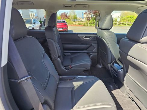 New 2025 INFINITI QX80 Pure image 8