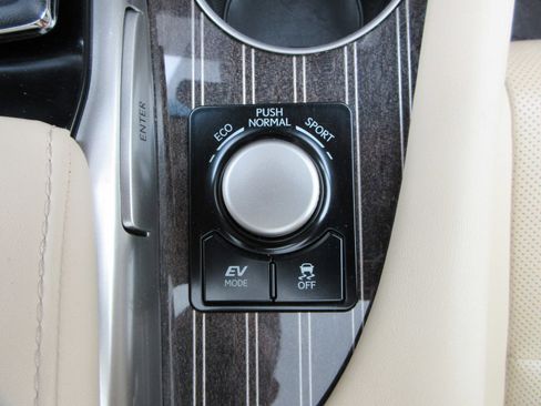 Used 2017 Lexus RX 450h AWD w/ Luxury Package image 50