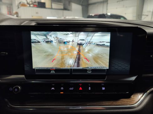 Used 2024 GMC Sierra 1500 Elevation image 12