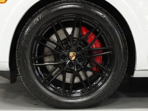 Used 2025 Porsche Cayenne GTS AWD/4WD image 9