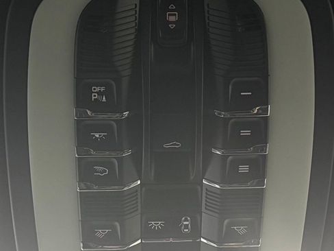 Used 2019 Porsche Macan image 25