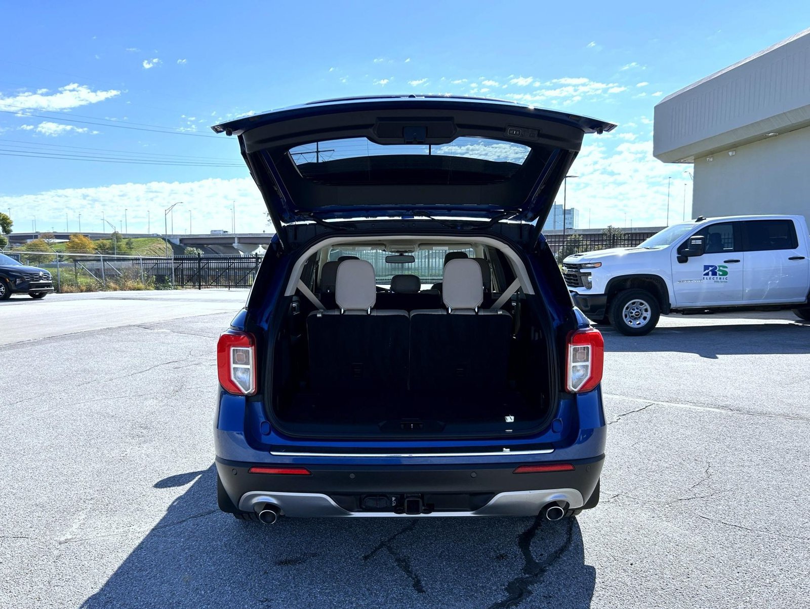 Used 2020 Ford Explorer Limited w/ Class III Trailer Tow Package AWD/4WD image 23