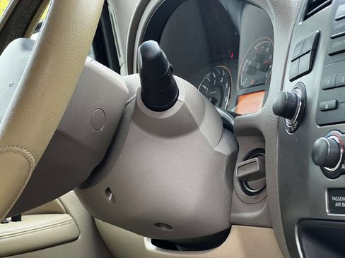 Used 2011 Nissan Armada Platinum image 29