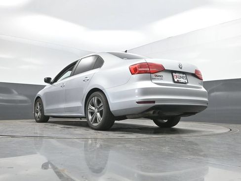 Used 2015 Volkswagen Jetta TDI SE FWD image 46