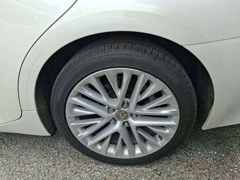 Used 2018 Lexus ES 350 Standard w/ Luxury Package w/Wood Trim image 3