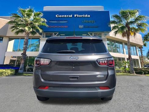 Used 2022 Jeep Compass Latitude FWD image 6