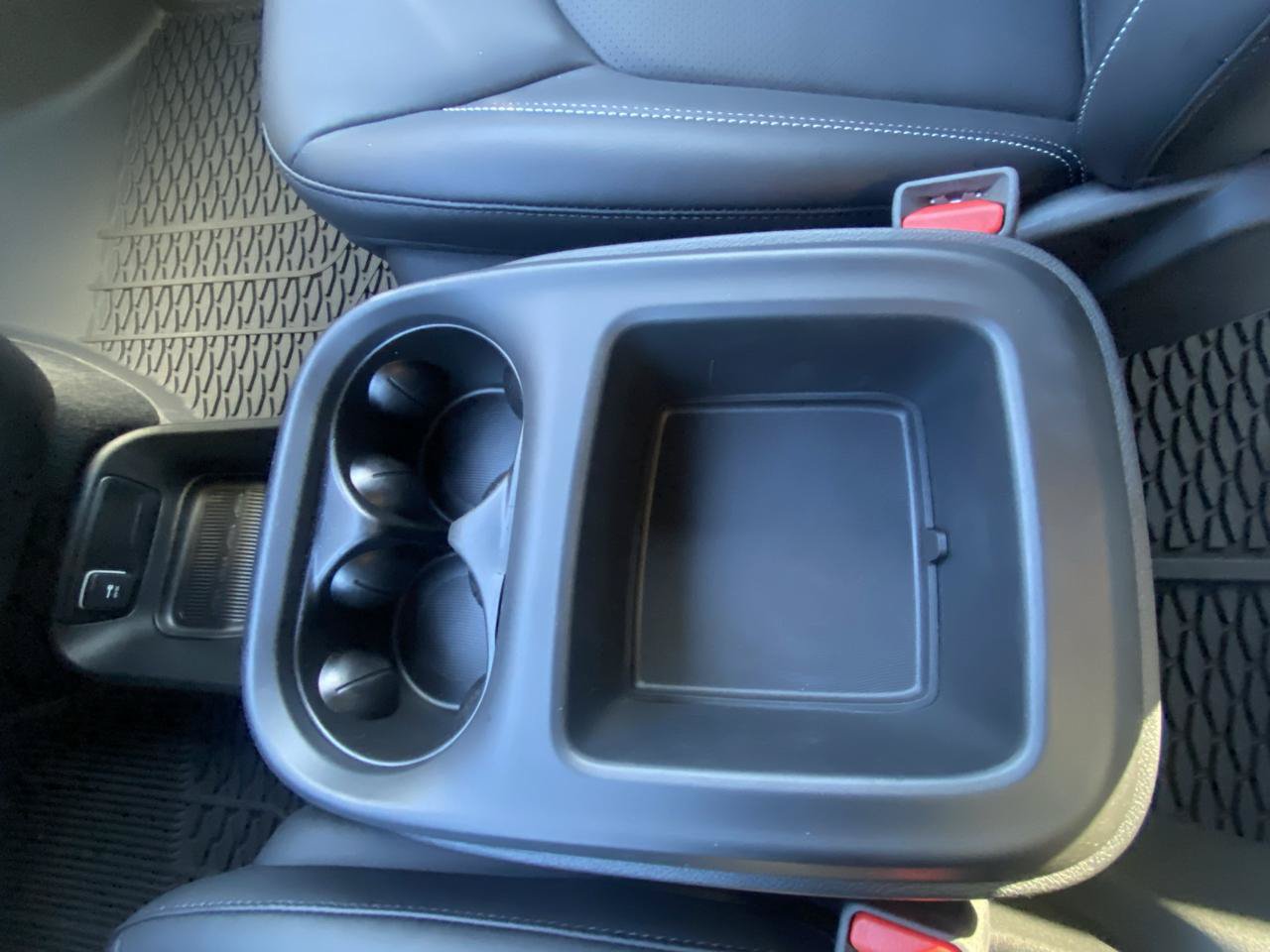 Used 2025 Chrysler Pacifica Select AWD/4WD image 25