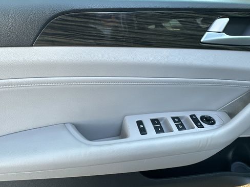 Used 2017 Hyundai Sonata Limited image 11