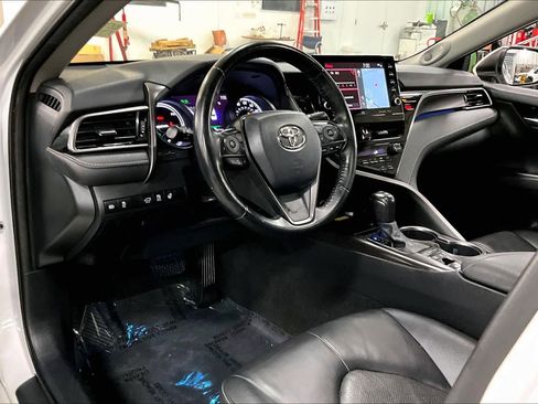 Used 2022 Toyota Camry XSE w/ Navigation Upgrade Package image 18