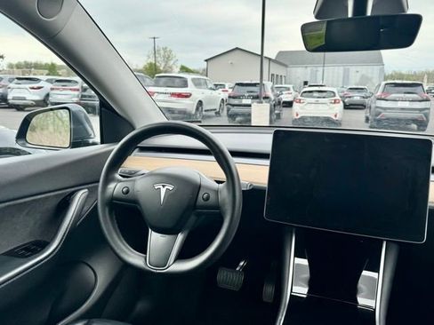 Used 2021 Tesla Model Y Long Range AWD/4WD image 20