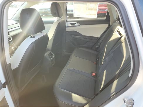 New 2026 Volkswagen Taos SE image 10