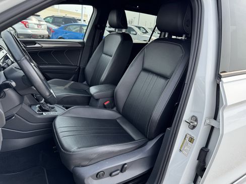 Used 2022 Volkswagen Tiguan SE R-Line image 25