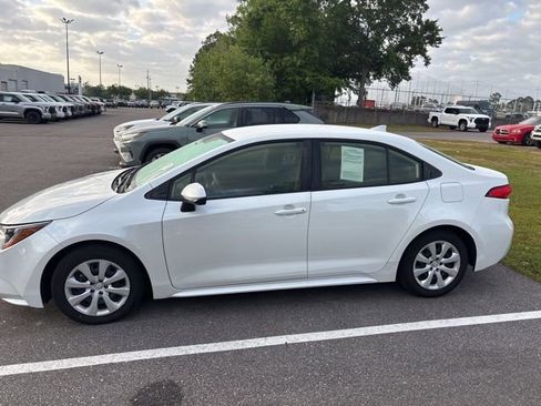 Used 2023 Toyota Corolla LE image 3